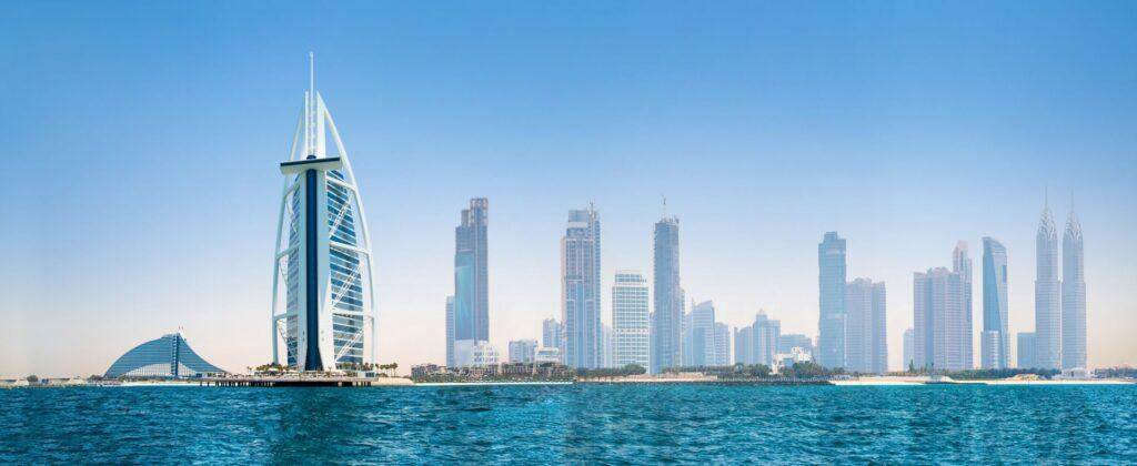 Skyline mit Burj Al Arab und Wasserblick