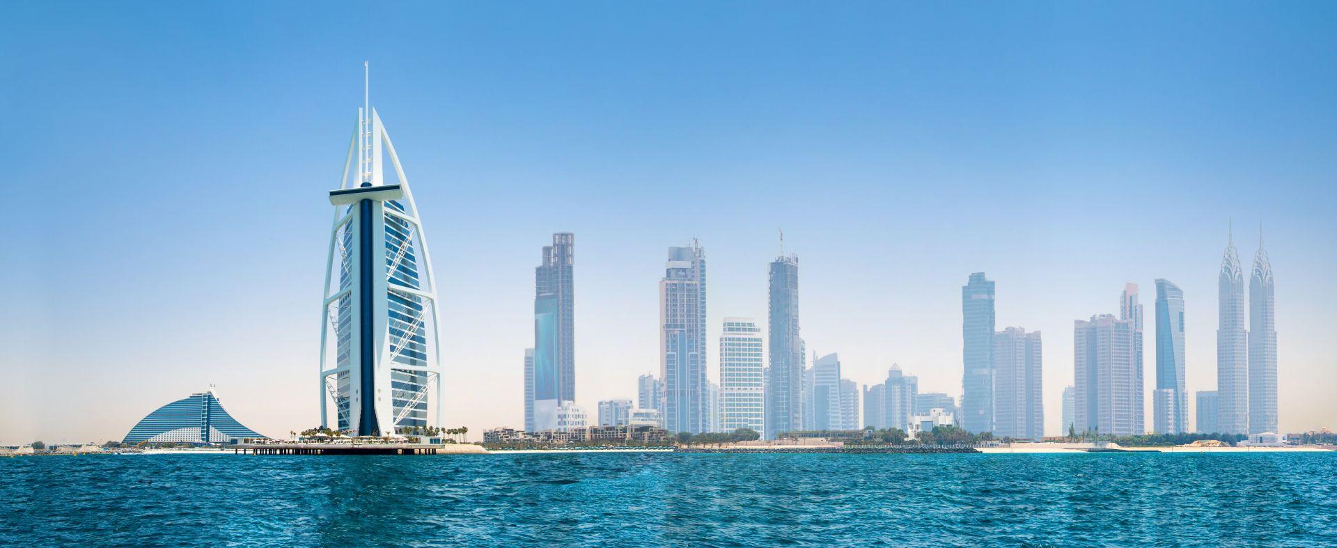 Skyline mit Burj Al Arab und Wasserblick