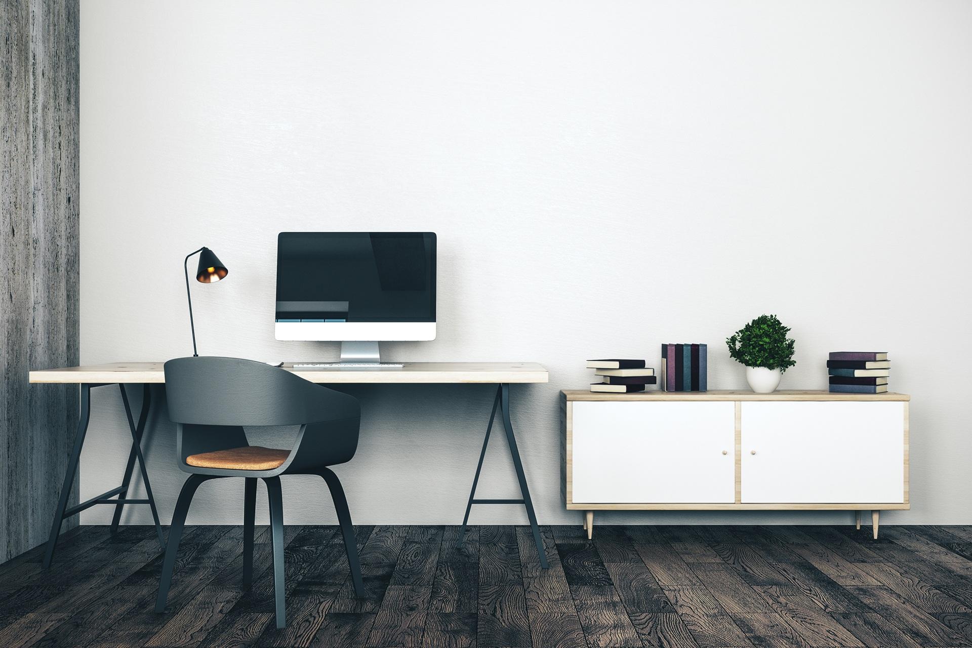 Schlichtes Homeoffice mit Monitor und Lampe | Polster Sitzbank